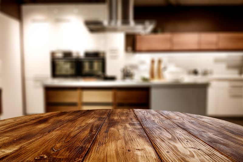 Stół drewniany do kuchni.